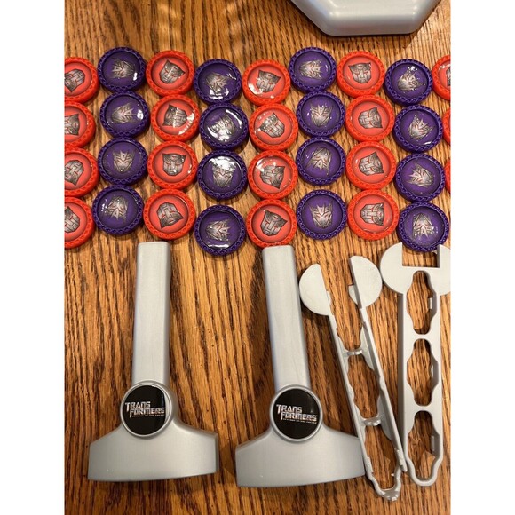 Connect 4 To Go Transformers Hasbro Travel game Autobot & Decepticon Chips - Picture 3 of 7